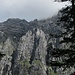Blick vom höchsten Punkt des Felsriegels (gut 1500 m, also rund 80 m höher als der jetzige See) hinauf in die Mürtschenwände ..