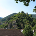 Schlossruine Hornberg, bekannt durch das »Hornberger Schiessen«,<br />hinten links kann man noch die Freilichtbühne erkennen.