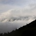 Nebelschwaden ziehen den Eisenerzer Reichenstein empor