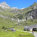 bei der Alp Wärben kommen uns massenhaft Tourengänger entgegen. Unser Weg führt links den Hang hinauf zur Glärnischhütte (ca. Bildmitte auf dem oberen Felsbödeli)