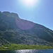 Die Sonnenstrahlen glitzern im See der Alpe Spluga