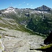 Auf der Bocchetta Canova - Blick in den oberen Talkessel des Val d'Osura. Hinten der Monte Zucchero und Rasiva