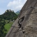 Querung mit Sicht auf das "Messner-Schloss" im Hintergrund