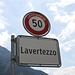 <b>Lavertezzo in Val Verzasca.<br />Poco dopo Lavertezzo, prima del Ponte dei Salti, svolto a destra seguendo il segnavia per Rancone.</b>