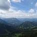 Blick über die Natterwand ins Karwendel. Mittig links  zeigen sich markant die 3 Unnütze.
