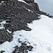 gut auszumachen die 2. Steilstufe (in Bildmitte gleich rechts des kleinen Schneefeldes)