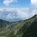 Sguardo verso SE. In primo piano la Bocchetta di Valle e alla sua sinistra la cima panoramica Fumadiga, 2010 metri.