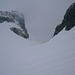 Bei Ankunft im Spannortjoch (2922m) beginnt es zu schneien! Links ist der Chli Spannort (3140m).