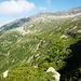Unglaublich dieser weite obere Talkessel der Alpe della Costa. Blick vom Costa