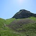 Rückblick zum Lauiberg mit dem Direktabstieg durch die NW-Mulde.