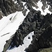 Blick vom Schönverwallkopf Richtung Fernerscharte - unten Aufstiegsspur im Schnee und Kletterstelle
