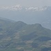 grüner Piz Plaunca und Mundaun mit Oberalpstock am Horizont