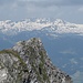 1. Ziel erreicht; Piz Riein, 2752m; im Horizont Piz Segnes mit Piz Sardona
