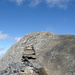 So nah, und doch so fern! Blick über den Gipfelsteinmann auf dem Chli Zanaihorn zum "grossen Bruder", dem Zanaihorn