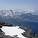 im Hintergrund die Berner Alpen, rechts unten Engelberg