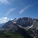 Blick zur  [tour85337 Birkkarspitze] und Ödkarspitzen, unten mittig im Schatten liegt das Karwendelhaus