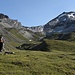 Jacky auf der Triftchumme; am Horizont der Furggji-Pass mit Platthorn