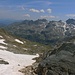 Die Höhe des Piz Tamborello (2669m; linker Gratgipfel) ist erreicht. Rechts im Hintergrund steht das Surettahorn (3027m), welches auch noch auf meiner Wunschliste steht.