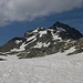 Kurz devor ich den See unterhalb vom Lattenhorn erreichte, sah ich nun den Gipfel des Pizzo Tambos (3279,0m) erstmals.