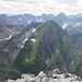 in der Mitte die grüne Oberlahmsspitze
