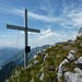 vom Gipfelkreuz der Blisadona - ausgesetzter Tiefblick ins Klostertal 
