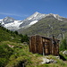 Die Hütte von Arigscheis und Blick Richtung Schalital