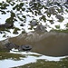 Il laghetto del Passo di Gana Negra: spiccano le particolari rocce nere (scisti grigioni)