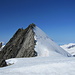 Scharte zwischen Gross Grünhorn (4044 m) und Grünegghorn (3860 m).<br />Links steigt man zum ersten Ringhaken der Abseilpiste auf den Fieschergletscher ab.
