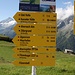 <b>Arrivo su un bellissimo altopiano denominato Filzenalm, a due passi dalla Ahornhütte (1955 m), punto di partenza dell’escursione.<br />Il segnavia indica che per l'Ahornspitze occorrono 4 h. </b>