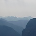 Dunstiger Blick vom Gipfel in die Allgäuer Alpen