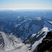 Tiefblicke vom Finsteraarhorn (4274 m) auf den Finsteraargletscher