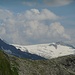 Zoom zum Schwarzenstein mit seinem riesigen, aber flachen Gletscher (Schwarzensteinkees).