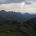 [http://f.hikr.org/files/1806186.jpg Schöne Ammergauer Alpen kurz vor`m Regenschauer / Belle Alpi dell`Ammergau prima dello scroscio di pioggia]