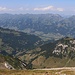 Dreispitz (2520,1m): Aussicht vom Gipfel auf die Niesenkette.<br /><br />Die ersten Gipfel der Kette sind Niesen (2362,4m), Fromberghore (2364m) und Drunegalm (2408m), 