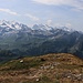 Dreispitz (2520,1m): Das Gipfelpanorama nach Südsüdwesten, wo über den Gletscherberge gerade die ertsen Quellwolken in die Höhe wachsen.