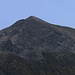 Den Dreispitz (2520,1m) nochmals herangezoomt - es ist sogar ein Gipfelsteinmännchen zu sehen das ich aufgetürmt hatte!