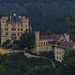 [http://www.fuessen.de/kultur-und-kulinarik/hohenschwangau.html Schloss Hohenschwangau], die Kinderstube von König Ludwig II / [http://www.tuttobaviera.it/hohenschwangau.html Il castello di Hohenschwangau] La casa dell`infanzia di Re Ludovico II
