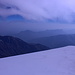 Kasbek - Ausblick von der Gipfelkuppe in etwa nordöstliche Richtung.