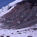 Im Abstieg vom Kasbek - Blick auf Schutt und Blöcke, die immer wieder aus den steilen Flanken südwestlich des Kasbek ausbrechen (Khmaura).