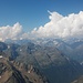 Über den Ötztaler Alpen quillt es fleißig, die Gipfel sind schon versteckt 