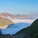 Fast schon herbstlich: Nebelmeer über dem Val Tuors