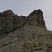 Am Füsse des Südgrates vom Vordere Loner. Hier rastete ich nochmals bevor ich zum Gipfel über die spektakuläre Route auf den Gipfel aufbrach. Die Felsen werden zuerst nicht direkt bestiegen, man folgt sondern zuerst den Felsen auf der rechten Ostseite.