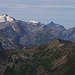 Aussicht vom Südgrat auf die westlichen Berner Alpen mit dem Wildhorn vergletschrten (3247,6m). Der Gletscherberg am Hoizont ist der Sommet des Diablerets (3209,7m), höchster Gipfel vom Kanton Waadt.<br /><br />Im Vordergrund ist der Ammertespitz (2613m). Die Pyramide am Horizont ist das Oldehore / Becca d'Audon (3122,5m).