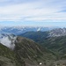 Unten der Aufstiegsweg durch das Senderstal; hintergründig das sonnige Karwendel