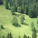 dekorative, steile Wiesen- und Waldhänge an der Sunnhalte