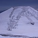 Im Abstieg vom Elbrus - Ausblick über den Sattel zum Ostgipfel.