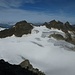 Blick hinunter auf den Ochsengletscher und weitere bekannte Gipfel