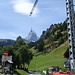 Wegen akutem Permafrost-Rückgang wird das Matterhorn zu Revisionszwecken und Generalüberholung ins Dorf genommen.