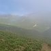 Zwischen P. 2251 und der Alp Nursin: Das Ziel hinter Wolken, die sich aber immer wieder verzogen.