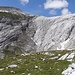 Der gigantische Felsriegel am Ende des Gletscherkessels